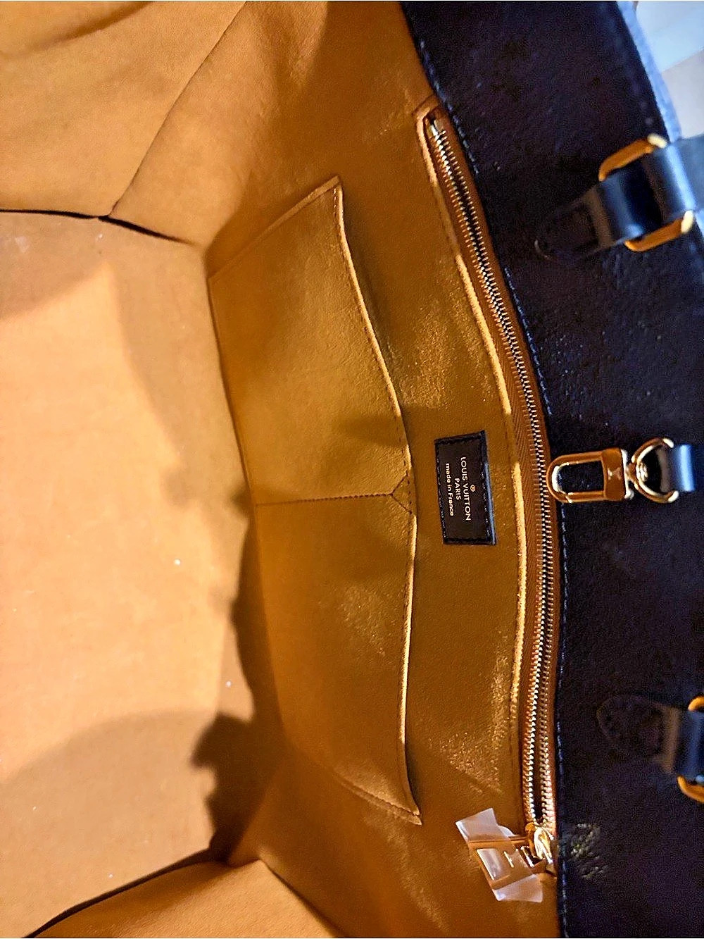 Louis Vuitton OnTheGo GM Monogram Tote in Black